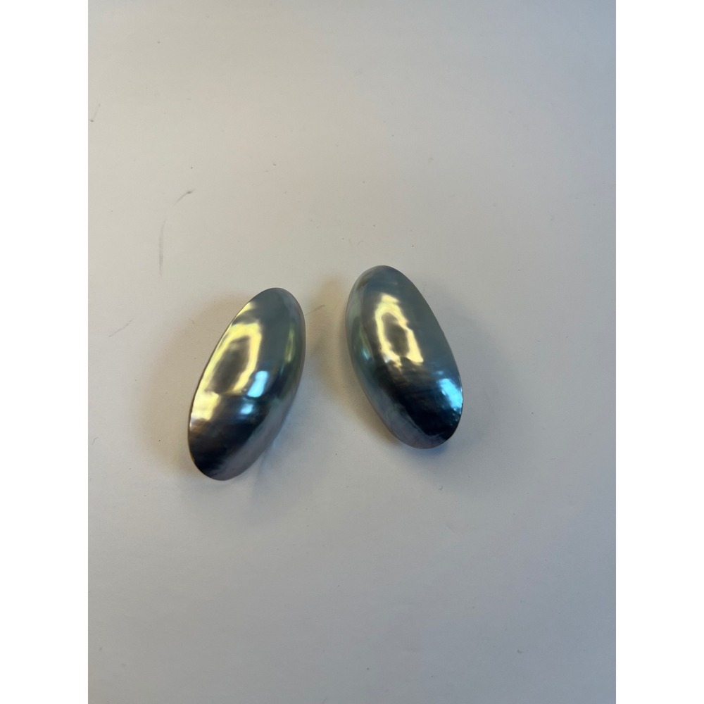 Vintage Gray Iridescent Oval Stud Mother of Pearl Earrings Blue Shell Luster